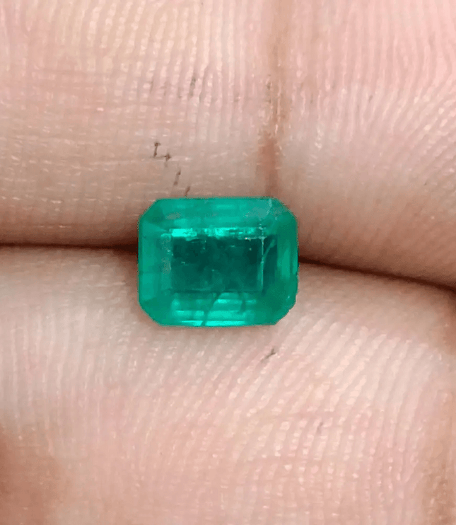 1.57ct Zambian Emerald , 100% Natural Earth Mined Gemstone - SMSGEMS 