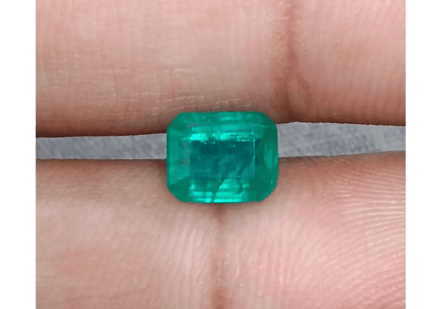 1.57ct Zambian Emerald , 100% Natural Earth Mined Gemstone - SMSGEMS 
