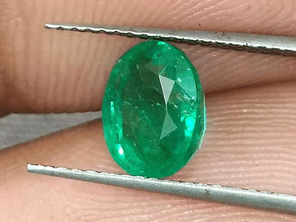 1.60ct Top Spring Green Emerald, Natural Earth Mined Gemstone - SMSGEMS 