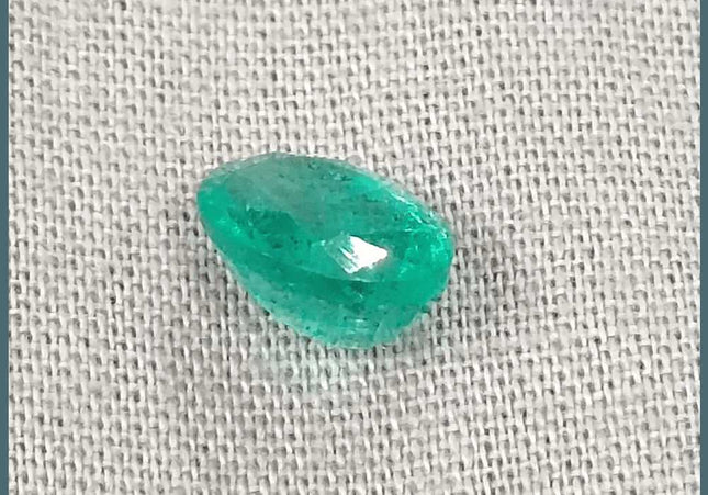 1.64ct Bright Green Emerald, Natural Earth Mined Gemstone - SMSGEMS 