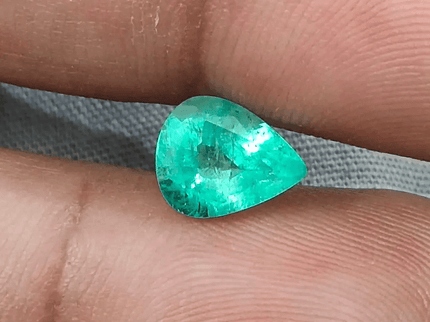 1.66ct Pastel Green Russian Emerald, 100% Natural Earth Mined Gemstone - SMSGEMS 