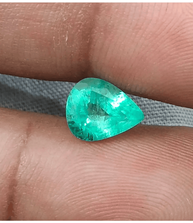 1.66ct Pastel Green Russian Emerald, 100% Natural Earth Mined Gemstone - SMSGEMS 