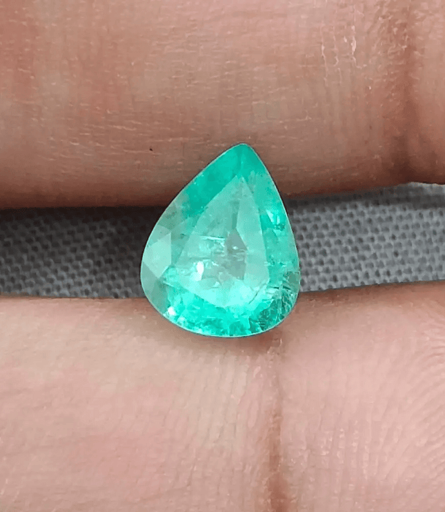 1.66ct Pastel Green Russian Emerald, 100% Natural Earth Mined Gemstone - SMSGEMS 