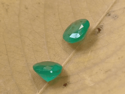 1.68ct / 2pcs Round Emerald , 100% Natural Earth Mined Gem. - SMSGEMS 