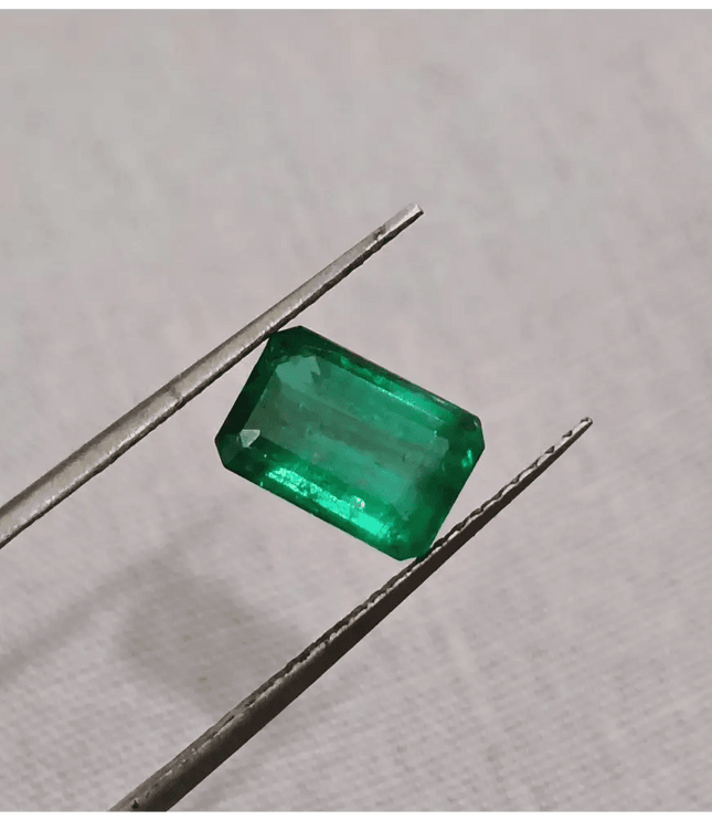 1.68ct AAA Color Grade Zambian Emerald , 100% Natural Earth Mined Gem. - SMSGEMS 