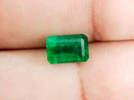 1.68ct AAA Color Grade Zambian Emerald , 100% Natural Earth Mined Gem. - SMSGEMS 