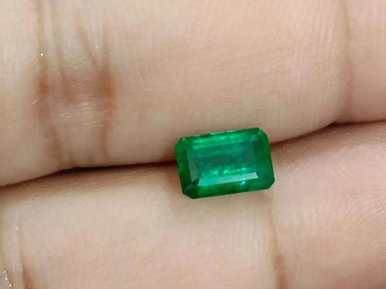 1.68ct AAA Color Grade Zambian Emerald , 100% Natural Earth Mined Gem. - SMSGEMS 