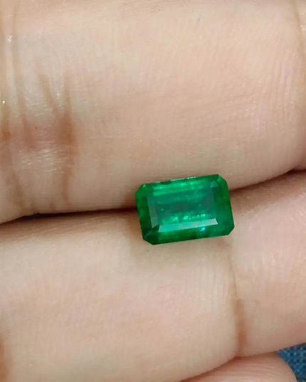 1.68ct AAA Color Grade Zambian Emerald , 100% Natural Earth Mined Gem. - SMSGEMS 
