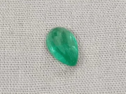 1.69ct Medium Deep Golden Green Emerald, Natural Earth Mined Gemstone - SMSGEMS 