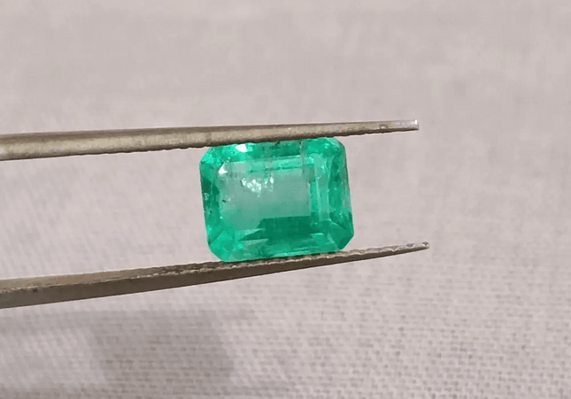 1.84ct Colombian Emerald , 100% Natural Earth Mined Gemstone - SMSGEMS 