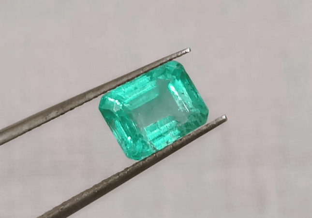 1.84ct Colombian Emerald , 100% Natural Earth Mined Gemstone - SMSGEMS 