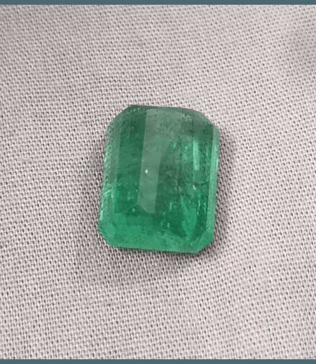 13.80ct Natural Swat Emerald Medium Light Green - SMSGEMS 