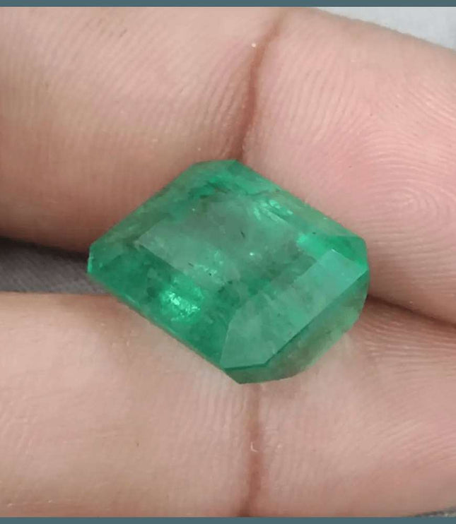 13.80ct Natural Swat Emerald Medium Light Green - SMSGEMS 