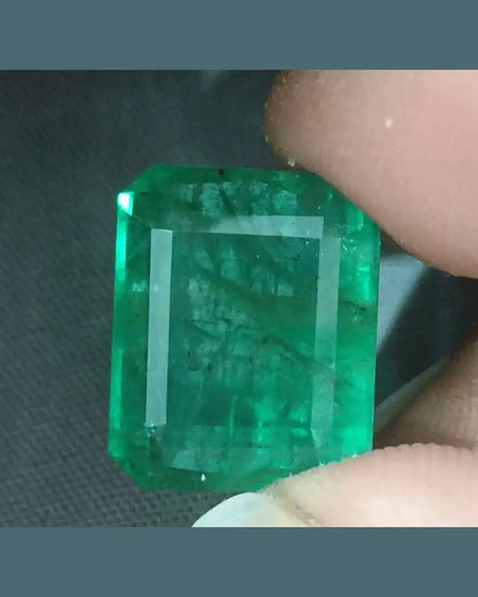 13.80ct Natural Swat Emerald Medium Light Green - SMSGEMS 