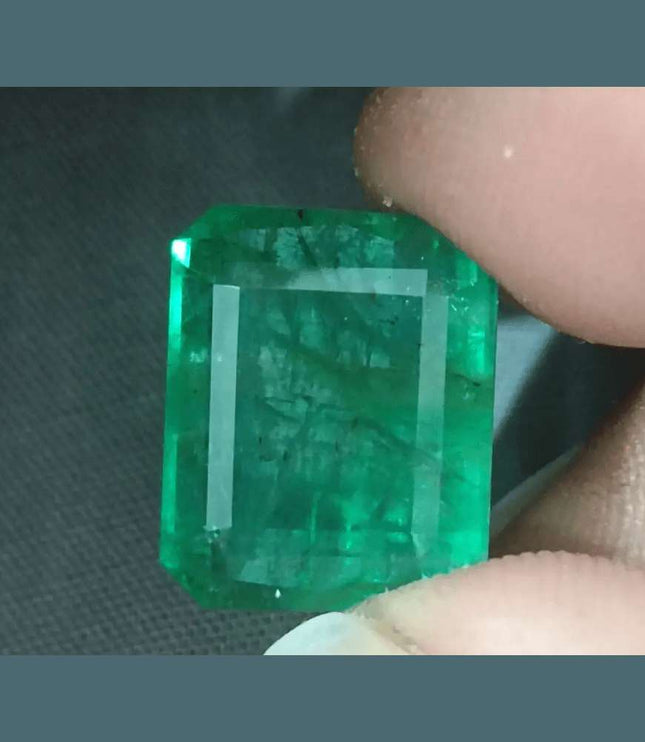 13.80ct Natural Swat Emerald Medium Light Green - SMSGEMS 