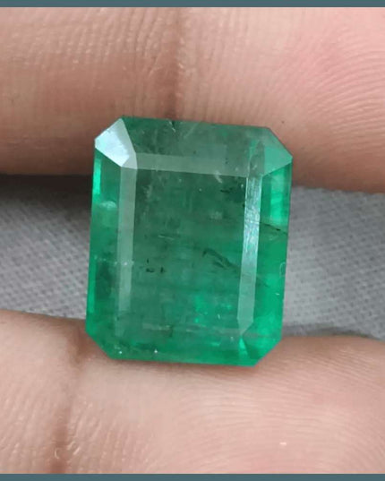 13.80ct Natural Swat Emerald Medium Light Green - SMSGEMS 