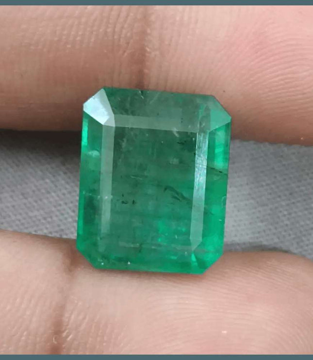 13.80ct Natural Swat Emerald Medium Light Green - SMSGEMS 