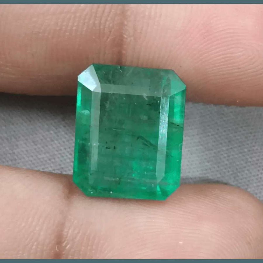 13.80ct Natural Swat Emerald Medium Light Green - SMSGEMS 