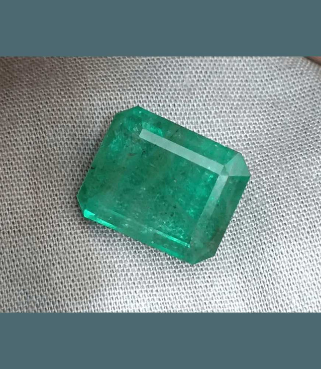 13.80ct Natural Swat Emerald Medium Light Green - SMSGEMS 