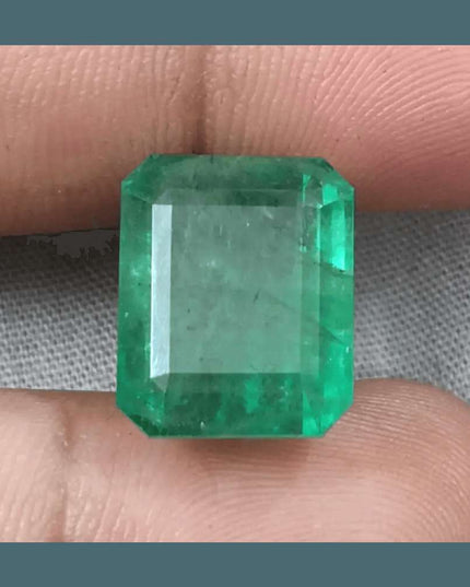 13.80ct Natural Swat Emerald Medium Light Green - SMSGEMS 