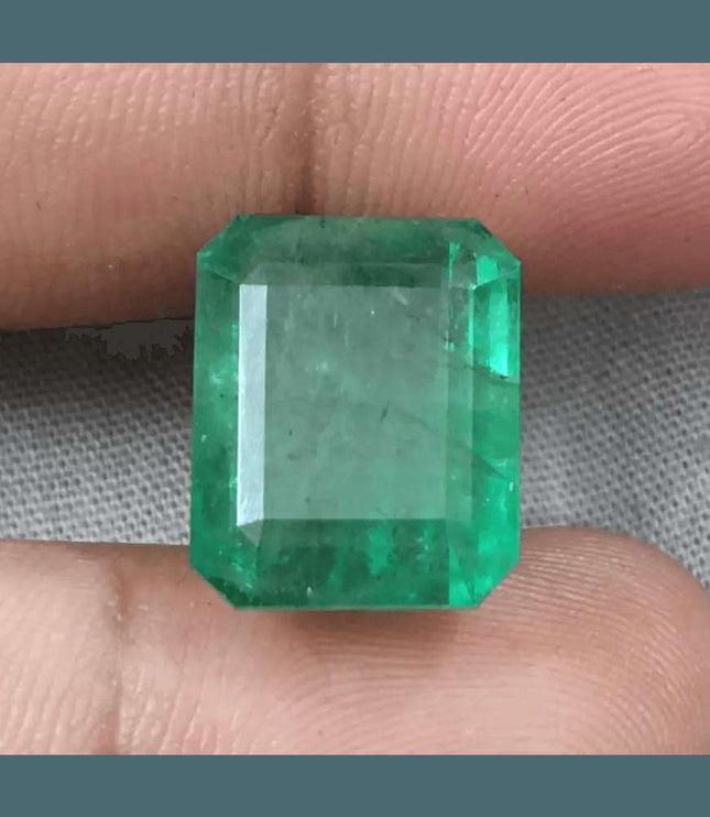 13.80ct Natural Swat Emerald Medium Light Green - SMSGEMS 