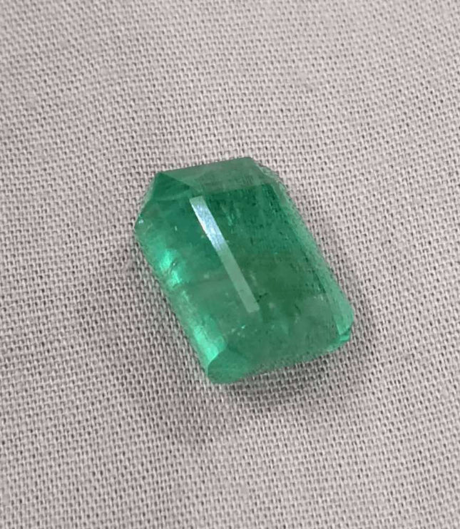 13.80ct Natural Swat Emerald Medium Light Green - SMSGEMS 