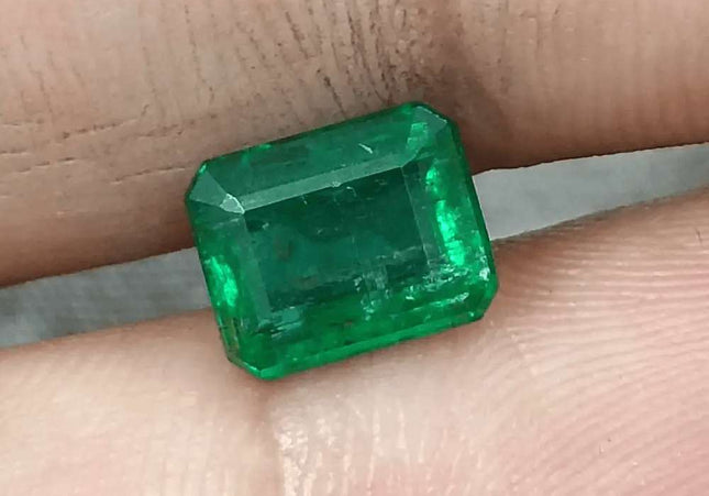 GSI Certified 2.22ct Deep Vivid Green Emerald - SMSGEMS 