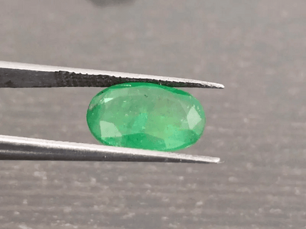 2.23ct Vivid Green Emerald, 100% Natural Gem - SMSGEMS 
