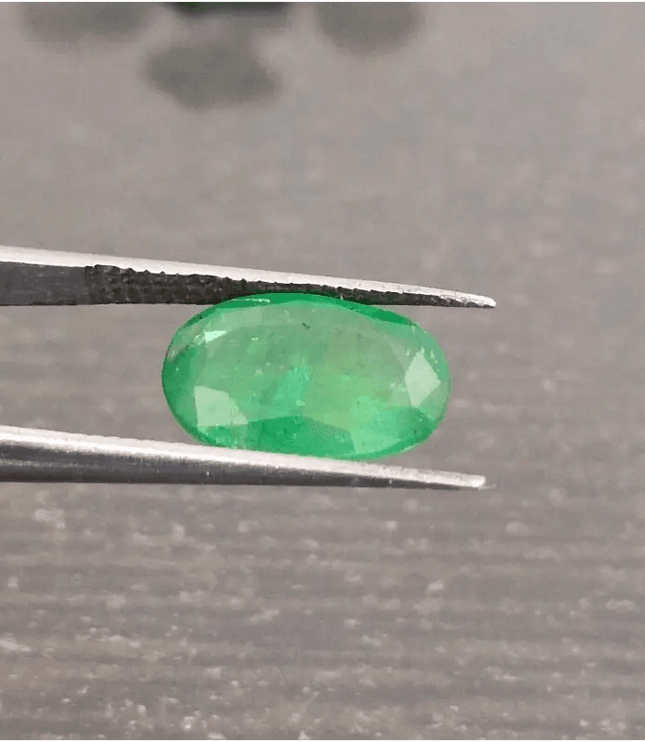 2.23ct Vivid Green Emerald, 100% Natural Gem - SMSGEMS 
