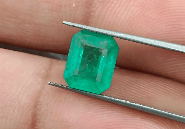 2.30ct Swat Emerald, 100% Natural Earth Mined Gemstone. - SMSGEMS 