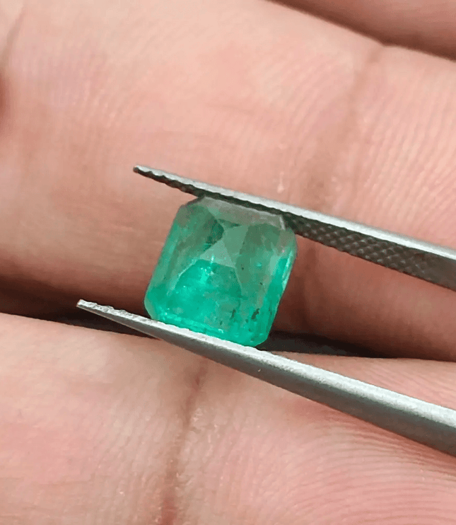 2.30ct Swat Emerald, 100% Natural Earth Mined Gemstone. - SMSGEMS 