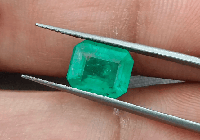 2.30ct Swat Emerald, 100% Natural Earth Mined Gemstone. - SMSGEMS 