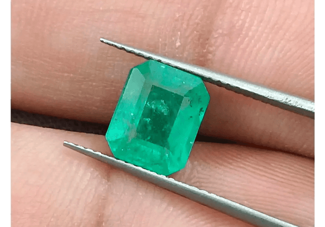 2.30ct Swat Emerald, 100% Natural Earth Mined Gemstone. - SMSGEMS 