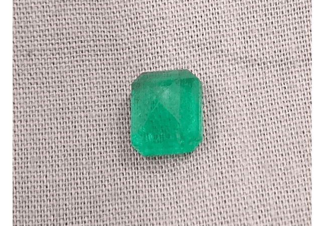 2.30ct Swat Emerald, 100% Natural Earth Mined Gemstone. - SMSGEMS 