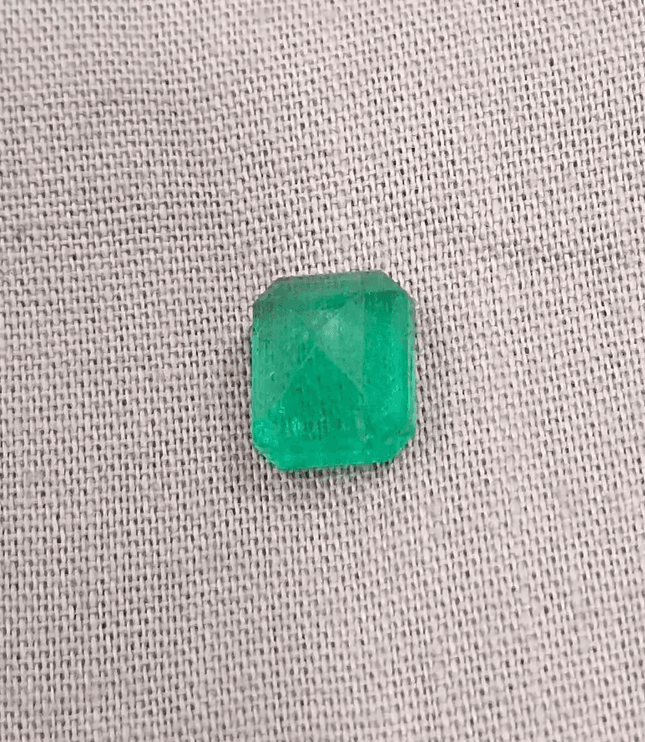 2.30ct Swat Emerald, 100% Natural Earth Mined Gemstone. - SMSGEMS 
