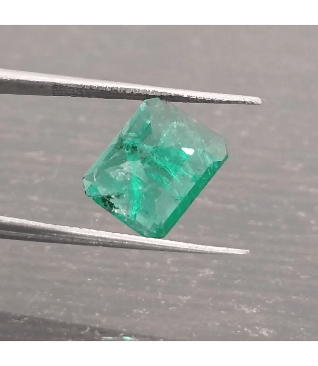 2.35ct Vivid Green Emerald, 100% Natural Gemstone - SMSGEMS 