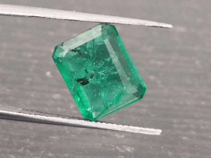 2.35ct Vivid Green Emerald, 100% Natural Gemstone - SMSGEMS 