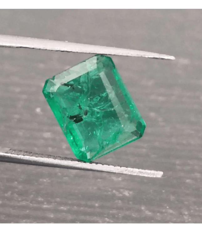2.35ct Vivid Green Emerald, 100% Natural Gemstone - SMSGEMS 