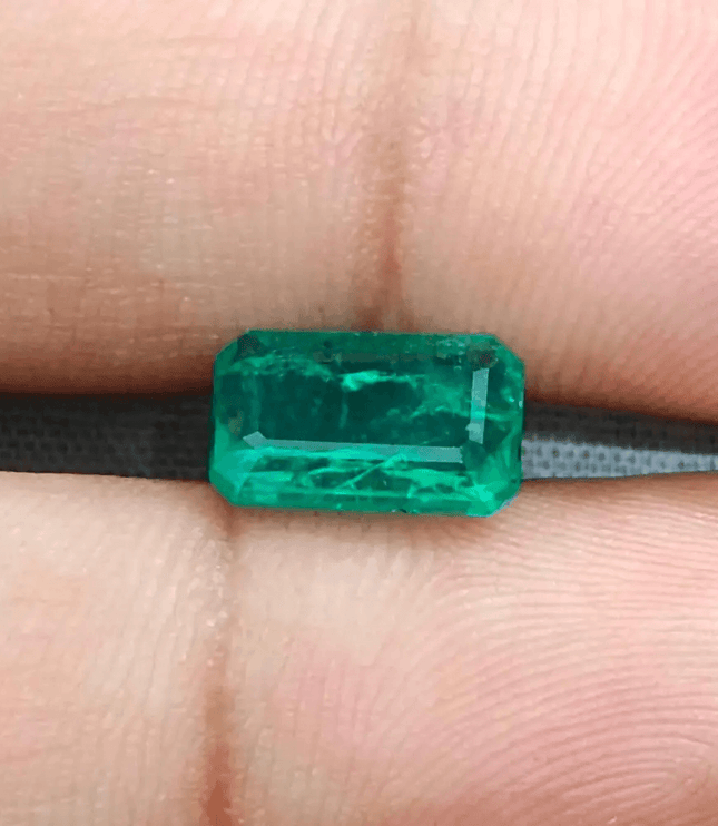 2.42ct Medium Deep Green Swat Emerald , 100% Natural Earth Mined Gem. - SMSGEMS 