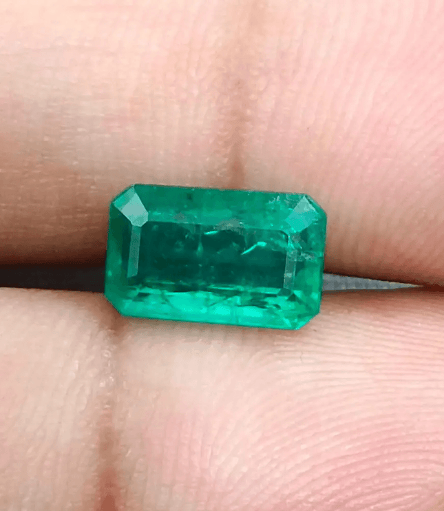 2.42ct Medium Deep Green Swat Emerald , 100% Natural Earth Mined Gem. - SMSGEMS 