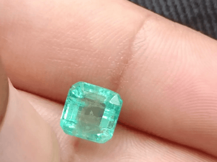 2.47ct Shiny Colombian Emerald , 100% Natural Earth Mined Gem. - SMSGEMS 