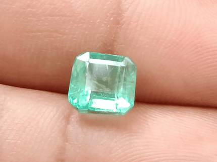 2.47ct Shiny Colombian Emerald , 100% Natural Earth Mined Gem. - SMSGEMS 