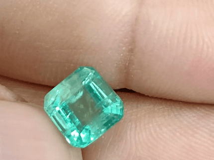 2.47ct Shiny Colombian Emerald , 100% Natural Earth Mined Gem. - SMSGEMS 