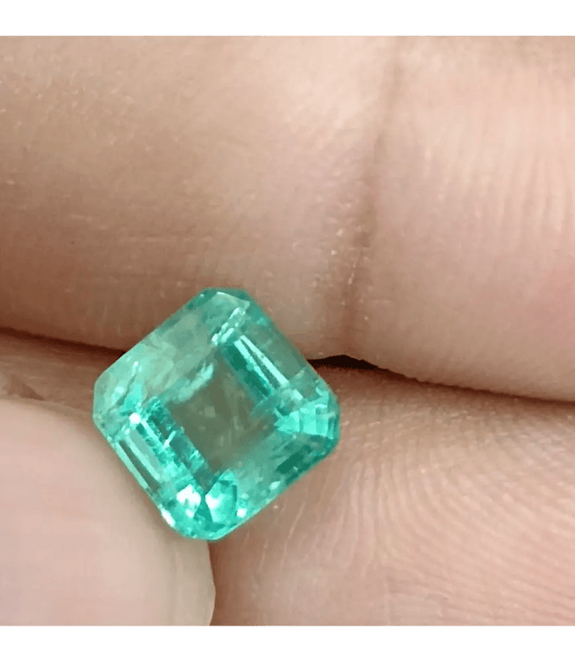 2.47ct Shiny Colombian Emerald , 100% Natural Earth Mined Gem. - SMSGEMS 
