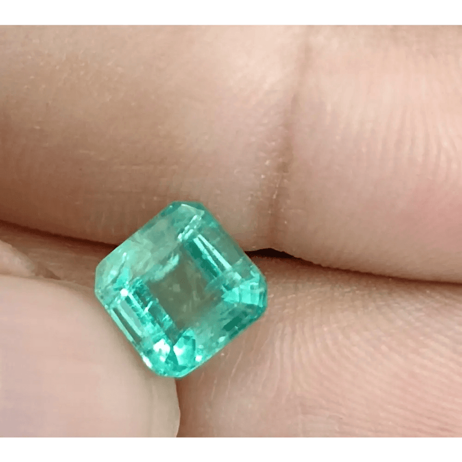 2.47ct Shiny Colombian Emerald , 100% Natural Earth Mined Gem. - SMSGEMS 