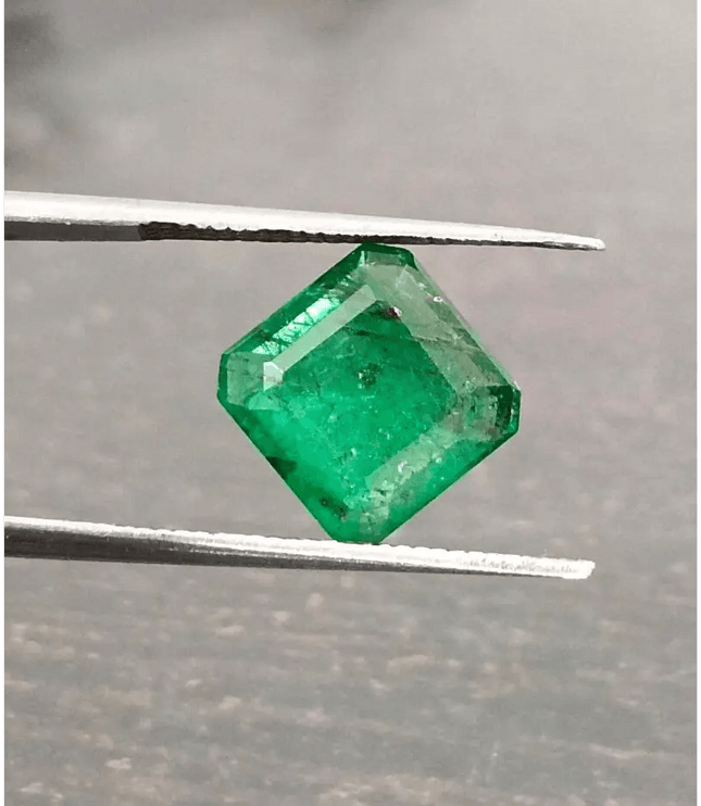 2.56ct Deep Vivid Green Emerald, 100% Natural Gem - SMSGEMS 