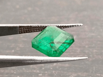 2.56ct Deep Vivid Green Emerald, 100% Natural Gem - SMSGEMS 