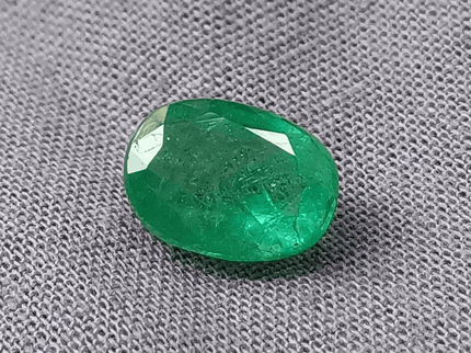 2.56ct Intense medium Green Emerald , 100% Natural Earth Mined Gem. - SMSGEMS 