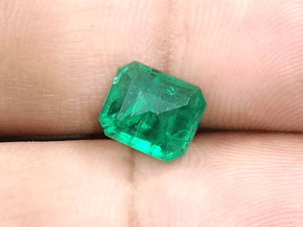 2.58ct Vivid Green Swat Emerald, 100% Natural Gemstone - SMSGEMS 