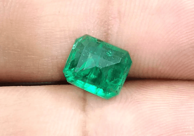 2.58ct Vivid Green Swat Emerald, 100% Natural Gemstone - SMSGEMS 